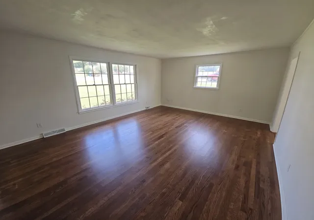 Photo 3 of Single family home for sale at 1001 Stanbery Cir, Greeneville, TN 37745 | MLS# 3598574 | Listing updated on 2026-10-06