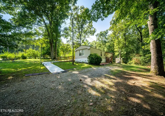Photo 3 of Manufactured home for sale at 917 Nameoki Cir, Crossville, TN 38572 | MLS# 3598572 | Listing updated on 2026-09-24