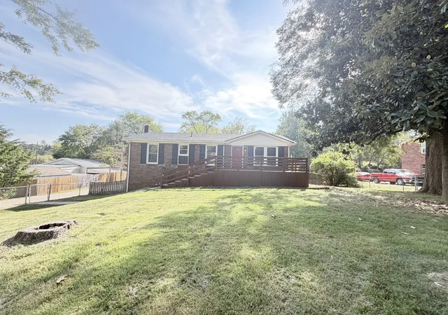 Single family home for sale at 402 Jordan Rd, Clarksville, TN 37042 | MLS# 3598582