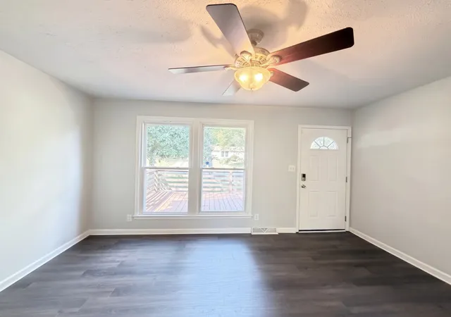 Photo 2 of Single family home for sale at 402 Jordan Rd, Clarksville, TN 37042 | MLS# 3598582 | Listing updated on 2026-09-24