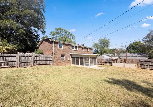 Photo 4 of Single family home for sale at 402 Jordan Rd, Clarksville, TN 37042 | MLS# 3598582 | Listing updated on 2026-09-24