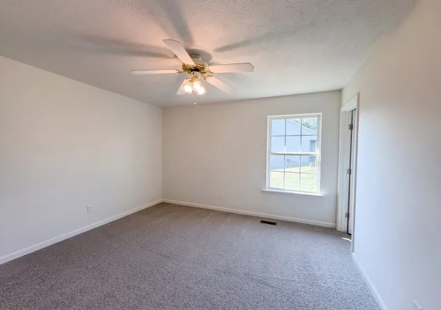 Photo 3 of Single family home for sale at 1303 St Hubbins Dr, La Vergne, TN 37086 | MLS# 3598589 | Listing updated on 2026-09-24