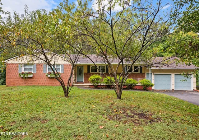 Photo 1 of Single family home for sale at 4721 W Sunset Rd, Knoxville, TN 37914 | MLS# 3598586 | Listing updated on 2026-09-28