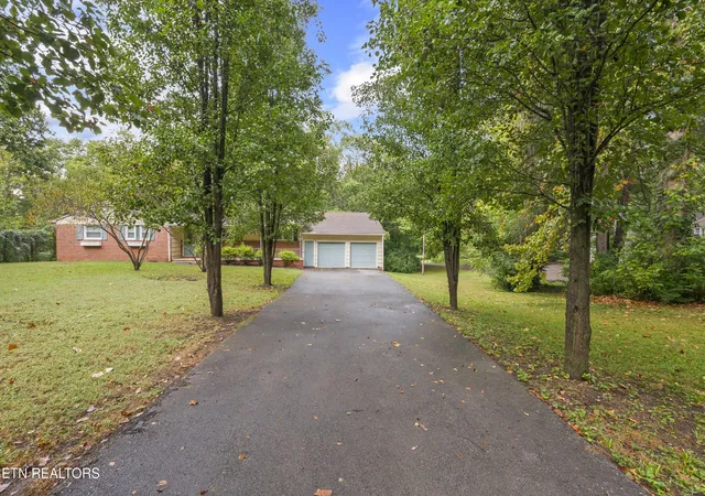 Photo 2 of Single family home for sale at 4721 W Sunset Rd, Knoxville, TN 37914 | MLS# 3598586 | Listing updated on 2026-09-28