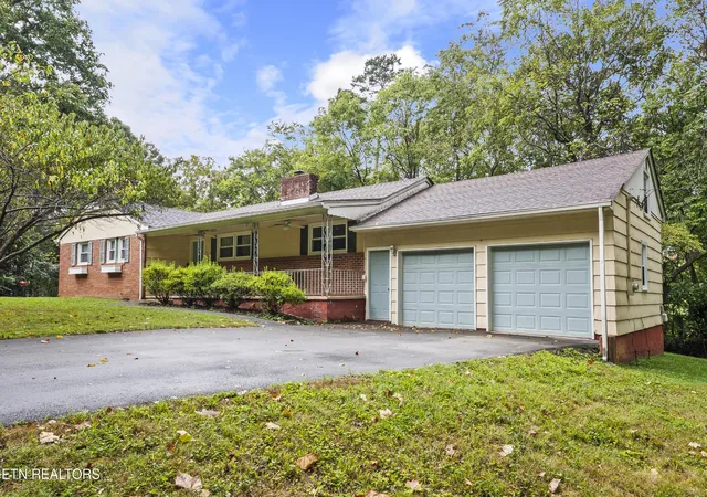 Photo 3 of Single family home for sale at 4721 W Sunset Rd, Knoxville, TN 37914 | MLS# 3598586 | Listing updated on 2026-09-28