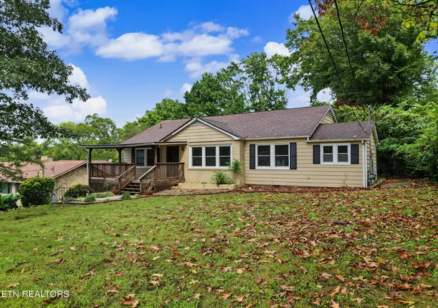 Photo 1 of Single family home for sale at 2149 Dandridge Ave, Knoxville, TN 37915 | MLS# 3604097 | Listing updated on 2026-10-01