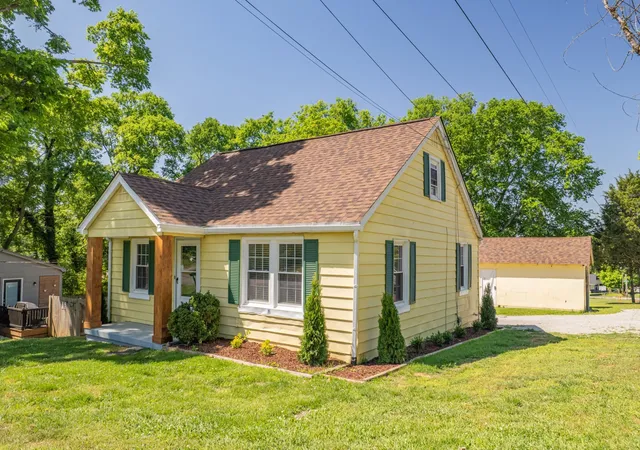 Photo 2 of Single family home for sale at 1119 Morningside Dr, Columbia, TN 38401 | MLS# 3598605 | Listing updated on 2026-09-24