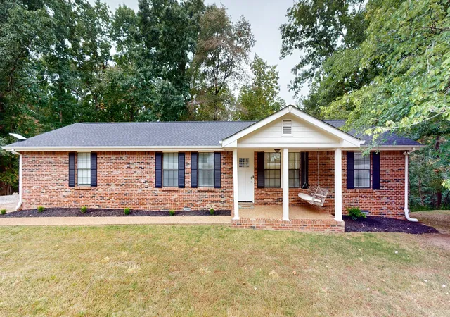 Photo 3 of Single family home for sale at 1304 Winding Way Dr, White House, TN 37188 | MLS# 3598684 | Listing updated on 2026-09-29