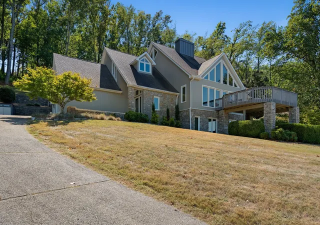 Photo 3 of Single family home for sale at 2025 Lynnwood Dr, Franklin, TN 37069 | MLS# 3601410 | Listing updated on 2026-10-07