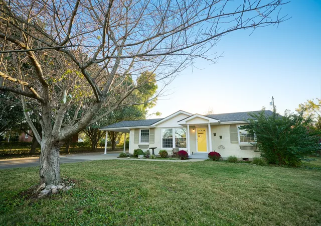 Photo 1 of Single family home for sale at 21 Bond St, Clarksville, TN 37040 | MLS# 3626058 | Listing updated on 2026-10-26