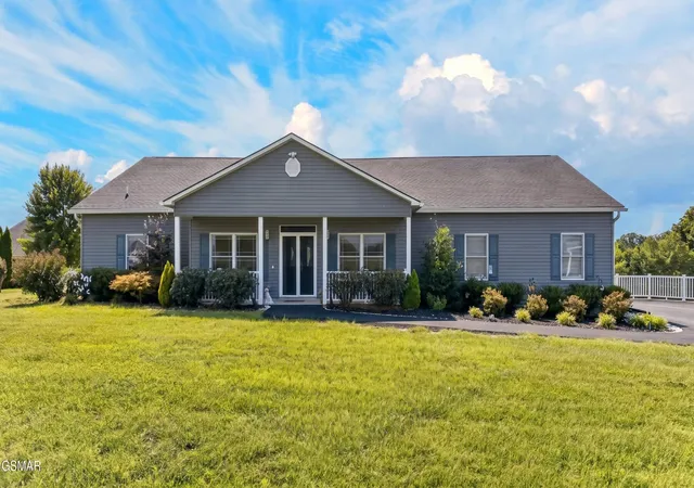 Photo 1 of Single family home for sale at 1971 Harbor Hills Dr, Dandridge, TN 37725 | MLS# 3598634 | Listing updated on 2026-09-24