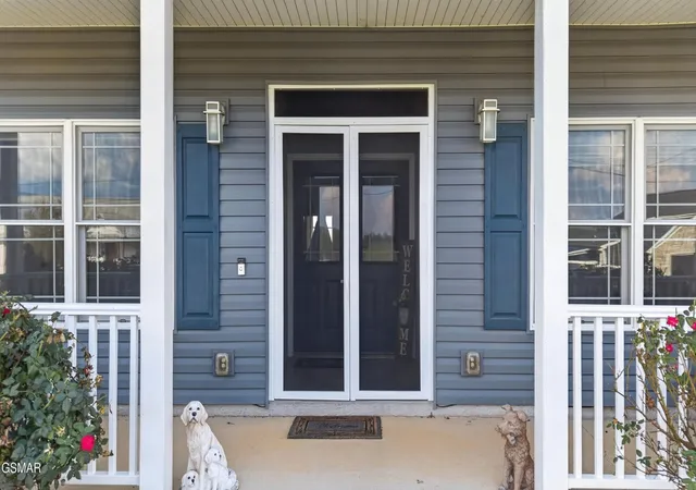 Photo 2 of Single family home for sale at 1971 Harbor Hills Dr, Dandridge, TN 37725 | MLS# 3598634 | Listing updated on 2026-09-24