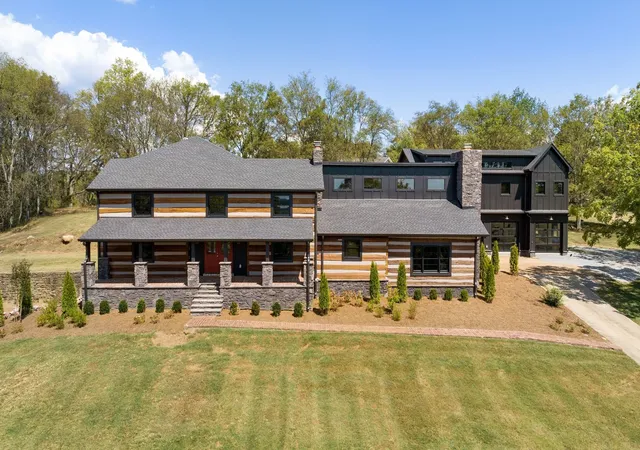 Photo 1 of Mansion for sale at 1554 Latimer Ln, Hendersonville, TN 37075 | MLS# 3603392 | Listing updated on 2026-10-02
