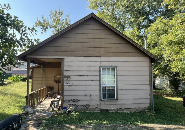 Single family home for sale at 206 White Oak St, Hartsville, TN 37074 | MLS# 3598651