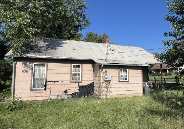 Photo 2 of Single family home for sale at 206 White Oak St, Hartsville, TN 37074 | MLS# 3598651 | Listing updated on 2026-09-24