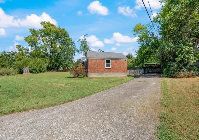 Photo 3 of Single family home for sale at 215 Dellrose Dr, Nashville, TN 37214 | MLS# 3599078 | Listing updated on 2026-10-27