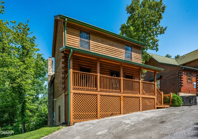 Photo 3 of Single family home for sale at 737 Chickasaw Gap Way, Pigeon Forge, TN 37863 | MLS# 3598655 | Listing updated on 2026-09-24