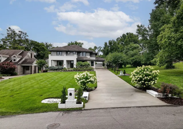 Photo 1 of Single family home for sale at 2313 Warfield Ln, Nashville, TN 37215 | MLS# 3602579 | Listing updated on 2026-10-06