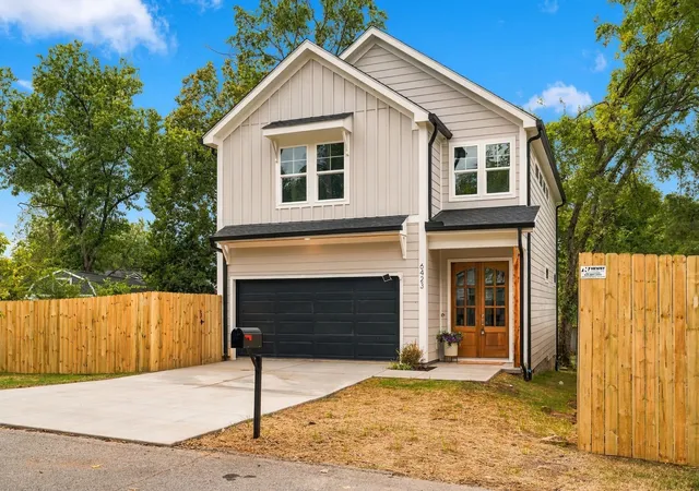 Photo 2 of Single family home for sale at 6423 Edsel Dr, Nashville, TN 37209 | MLS# 3601293 | Listing updated on 2026-10-04