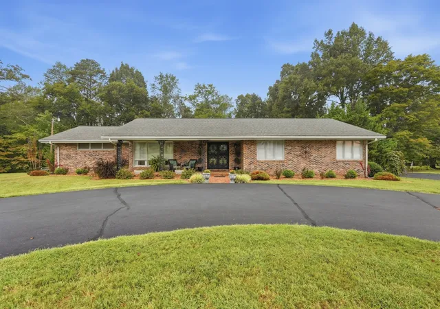 Single family home for sale at 521 Winding Ln, Sparta, TN 38583 | MLS# 3598750