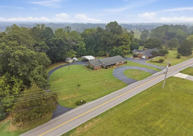 Photo 2 of Single family home for sale at 521 Winding Ln, Sparta, TN 38583 | MLS# 3598750 | Listing updated on 2026-09-24