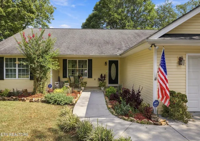 Photo 3 of Single family home for sale at 3210 Topside Rd, Knoxville, TN 37920 | MLS# 3598711 | Listing updated on 2026-10-09