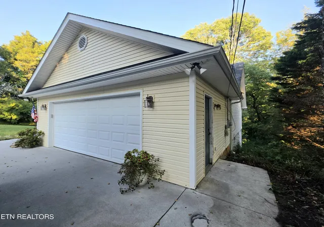 Photo 4 of Single family home for sale at 3210 Topside Rd, Knoxville, TN 37920 | MLS# 3598711 | Listing updated on 2026-10-09