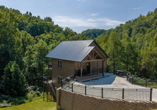 Photo 2 of Single family home for sale at 3342 Frontier View Dr, Sevierville, TN 37876 | MLS# 3598718 | Listing updated on 2026-09-24