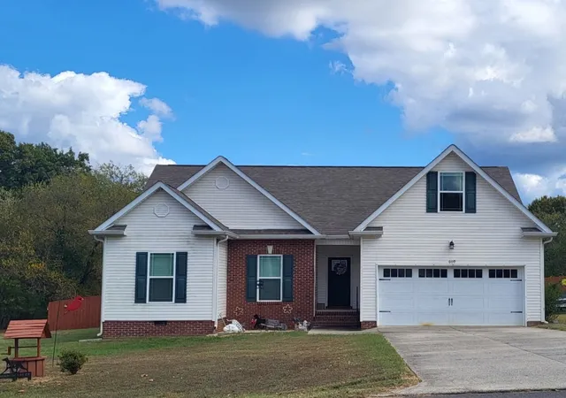 Photo 2 of Single family home for sale at 609 Meadowlark Dr, Shelbyville, TN 37160 | MLS# 3599112 | Listing updated on 2026-10-08