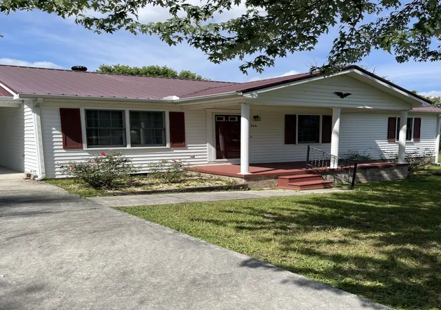 Single family home for sale at 224 Wesley St, Tullahoma, TN 37388 | MLS# 3598752