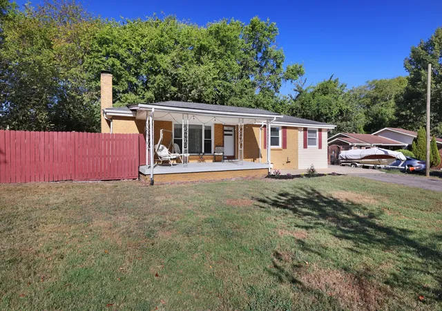 Photo 3 of Single family home for sale at 98 Curtiswood Dr, Hendersonville, TN 37075 | MLS# 3599366 | Listing updated on 2026-10-01