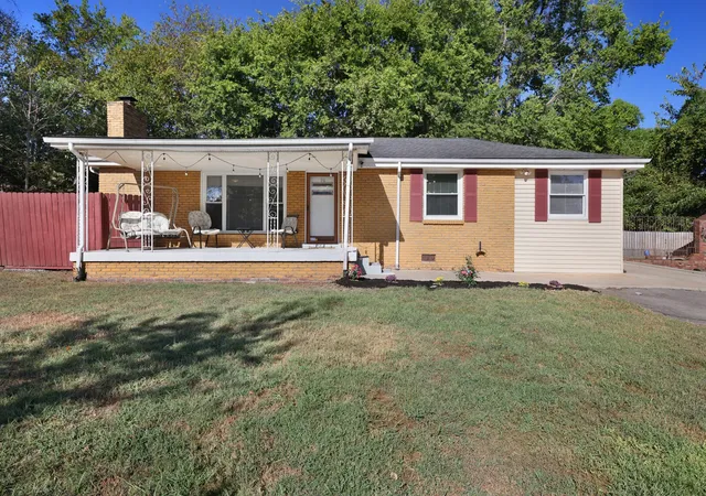 Photo 1 of Single family home for sale at 98 Curtiswood Dr, Hendersonville, TN 37075 | MLS# 3599366 | Listing updated on 2026-10-01