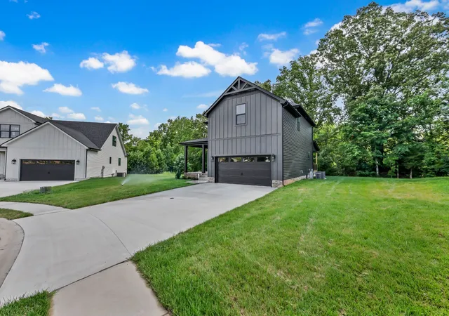 Photo 3 of Single family home for sale at 353 Chase Dr, Clarksville, TN 37043 | MLS# 3598743 | Listing updated on 2026-10-28