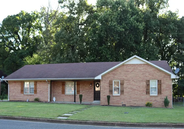 Photo 2 of Single family home for sale at 1006 Dogwood Ln, Fulton, KY 42041 | MLS# 3598751 | Listing updated on 2026-09-24