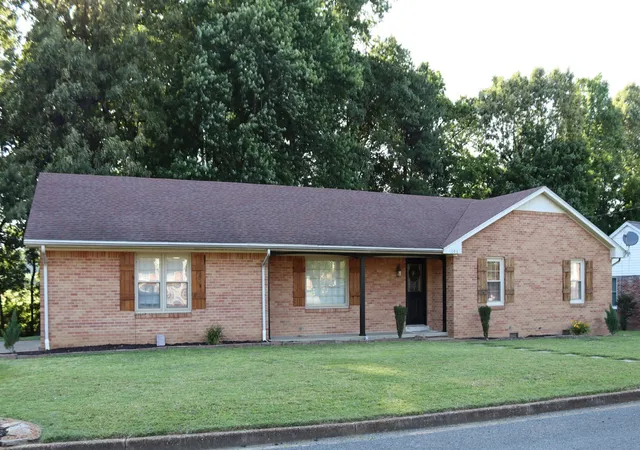 Photo 3 of Single family home for sale at 1006 Dogwood Ln, Fulton, KY 42041 | MLS# 3598751 | Listing updated on 2026-09-24