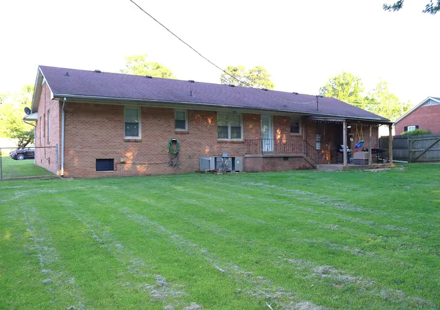 Photo 3 of Single family home for sale at 1006 Dogwood Ln, Fulton, KY 42041 | MLS# 3598751 | Listing updated on 2026-09-24