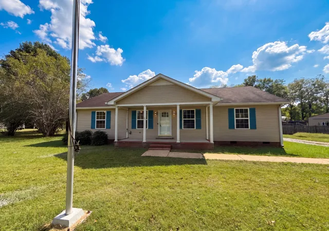 Photo 1 of Single family home for sale at 1817 Twin Caves Dr, Lewisburg, TN 37091 | MLS# 3598802 | Listing updated on 2026-09-28