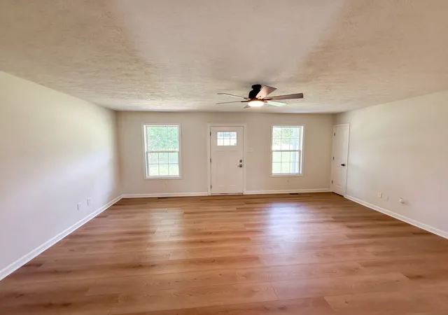 Photo 3 of Single family home for sale at 1817 Twin Caves Dr, Lewisburg, TN 37091 | MLS# 3598802 | Listing updated on 2026-09-28