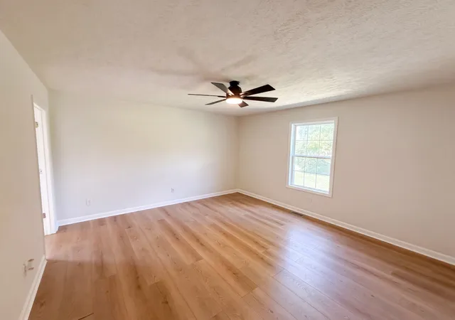 Photo 3 of Single family home for sale at 1817 Twin Caves Dr, Lewisburg, TN 37091 | MLS# 3598802 | Listing updated on 2026-09-28