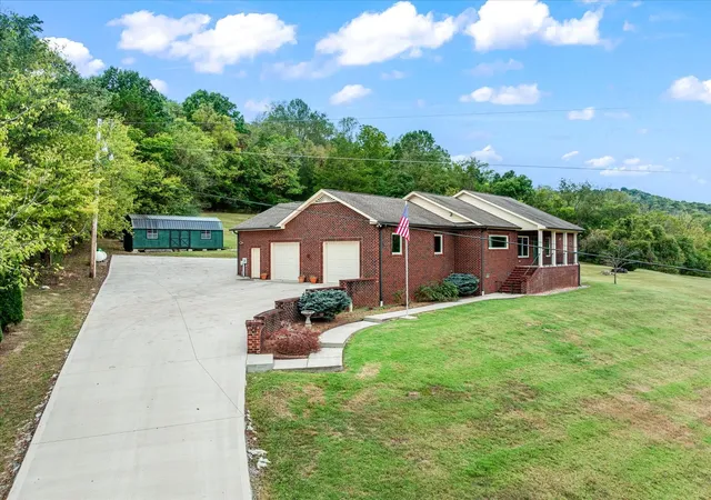 Photo 3 of Single family home for sale at 146 Dyer Branch Rd, Gordonsville, TN 38563 | MLS# 3598925 | Listing updated on 2026-10-09