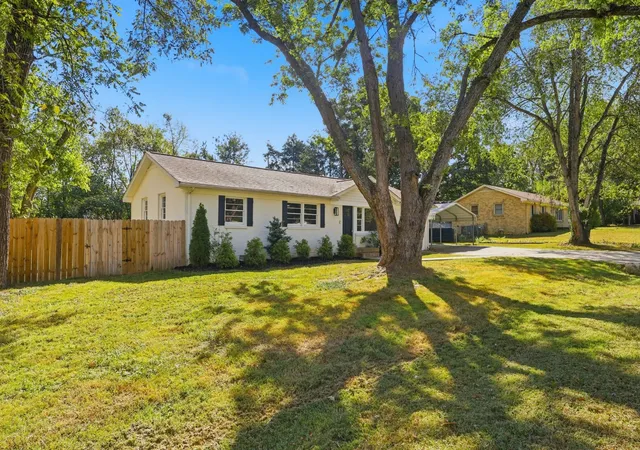 Photo 3 of Single family home for sale at 5027 Collinwood Dr, Clarksville, TN 37042 | MLS# 3599107 | Listing updated on 2026-10-04