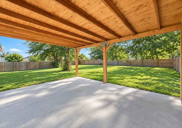 Photo 2 of Single family home for sale at 5027 Collinwood Dr, Clarksville, TN 37042 | MLS# 3599107 | Listing updated on 2026-09-26