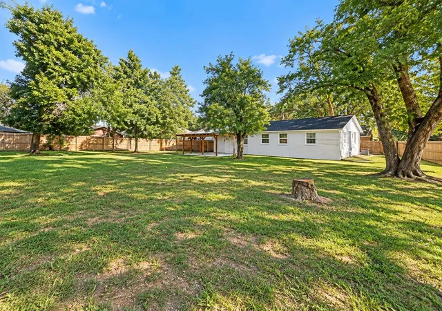 Photo 3 of Single family home for sale at 5027 Collinwood Dr, Clarksville, TN 37042 | MLS# 3599107 | Listing updated on 2026-09-26