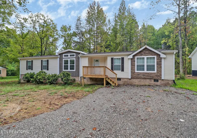 Photo 2 of Manufactured home for sale at 681 Hen Valley Rd, Oliver Springs, TN 37840 | MLS# 3598761 | Listing updated on 2026-09-24
