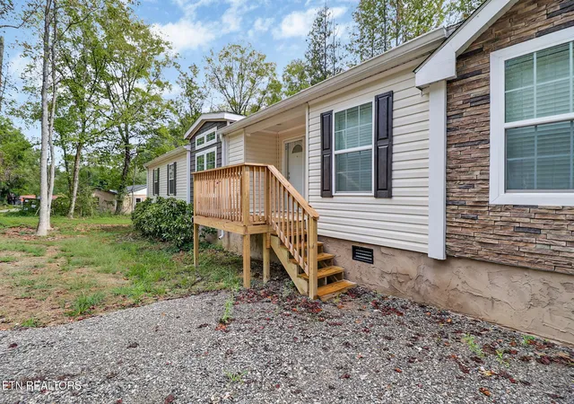 Photo 3 of Manufactured home for sale at 681 Hen Valley Rd, Oliver Springs, TN 37840 | MLS# 3598761 | Listing updated on 2026-09-24