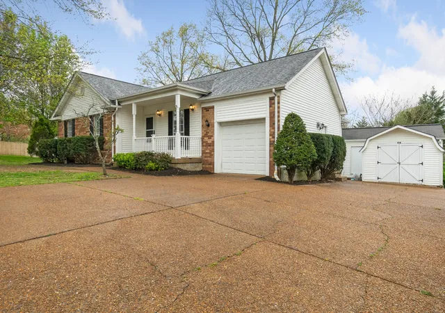 Photo 2 of Single family home for sale at 5800 Labrador Ln, Antioch, TN 37013 | MLS# 3598842 | Listing updated on 2026-10-01