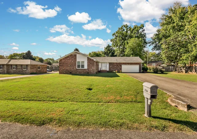 Photo 2 of Single family home for sale at 2136 Harvill Dr, Clarksville, TN 37043 | MLS# 3598814 | Listing updated on 2026-10-02