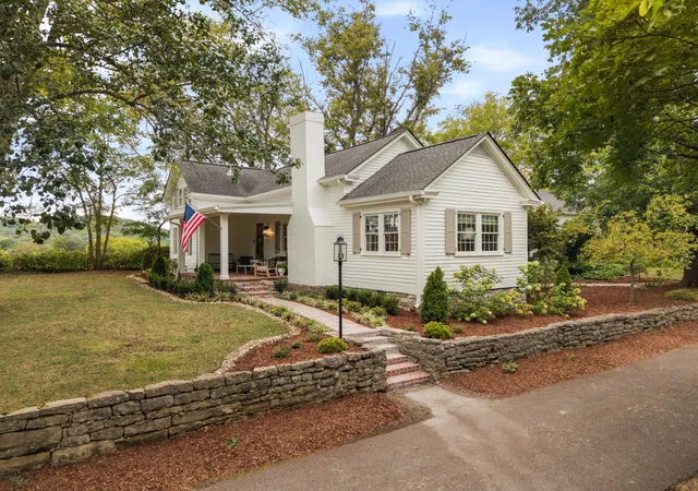 Photo 1 of Single family home for sale at 3045 Hillsboro Rd, Brentwood, TN 37027 | MLS# 3598996 | Listing updated on 2026-10-07