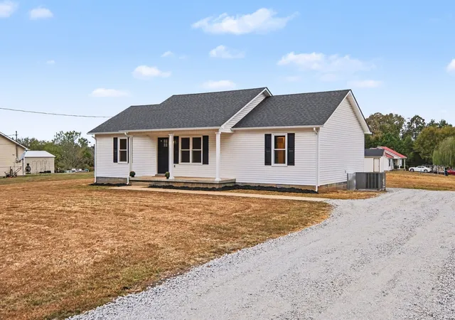 Photo 3 of Single family home for sale at 1064 Frank Martin Rd, Shelbyville, TN 37160 | MLS# 3602221 | Listing updated on 2026-10-06