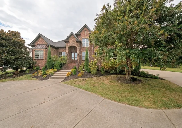 Photo 2 of Single family home for sale at 2818 Roddy Brg Rd, Thompsons Station, TN 37179 | MLS# 3601519 | Listing updated on 2026-10-08